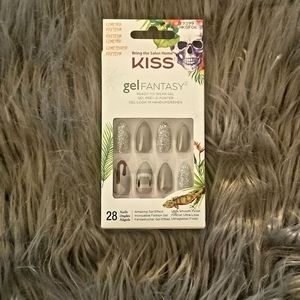 Kiss nails